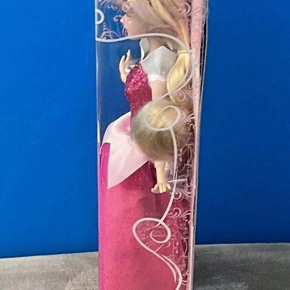 NIB  DISNEY STORE EXCLUSIVE CLASSIC DOLL  PRINCESS AURORA - Picture 3 of 4